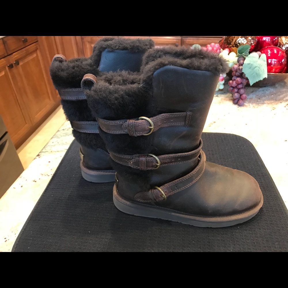 Uggs brown boots size 6